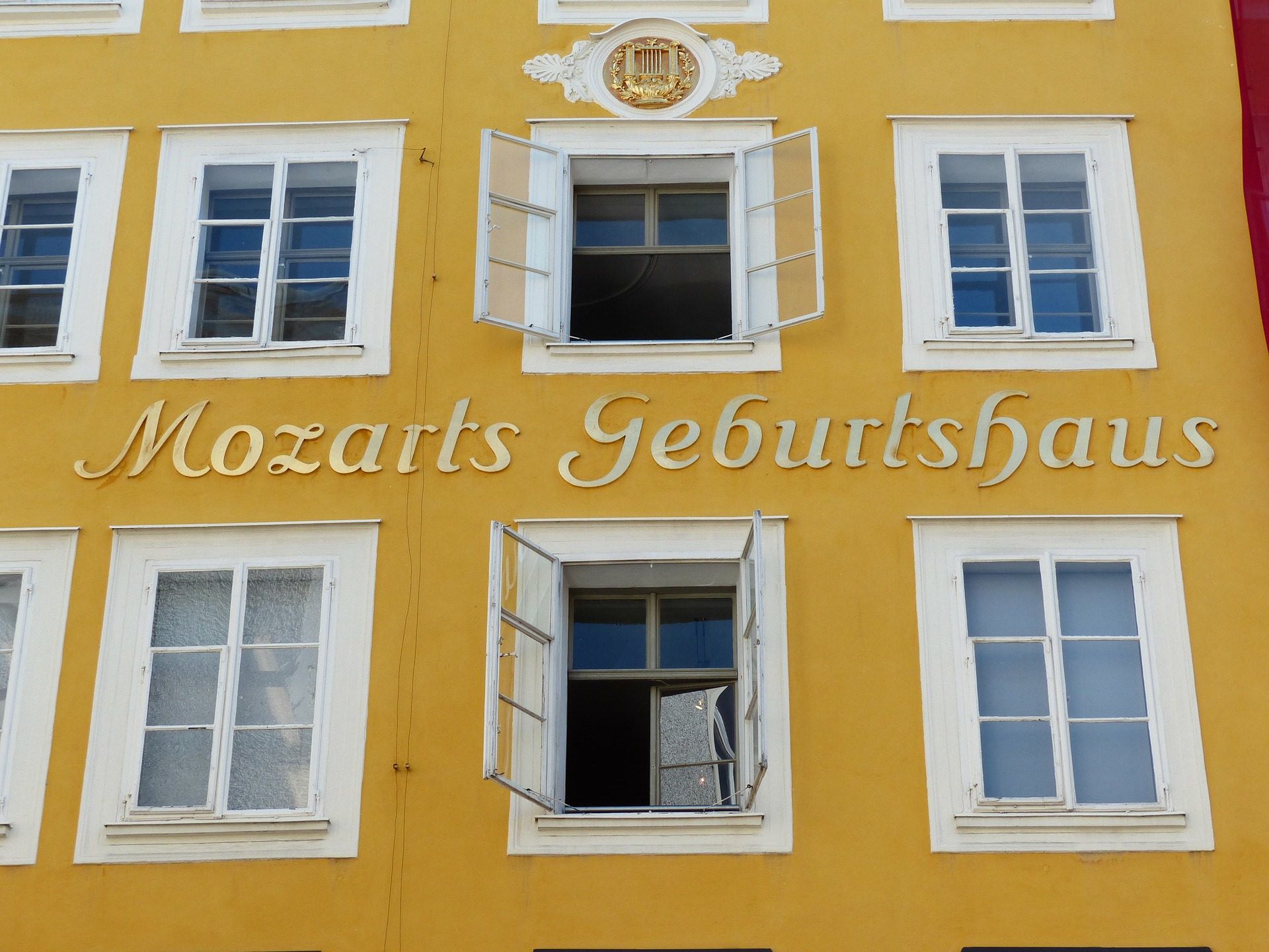 mozart-geburtshaus-getreidegasse.jpg
